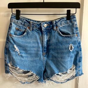 Topshop mid rise distressed shorts, size 4 US